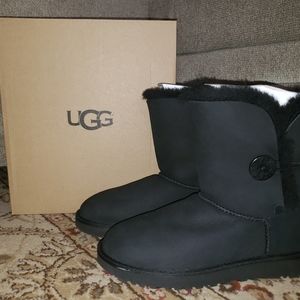UGG Bailey Button II